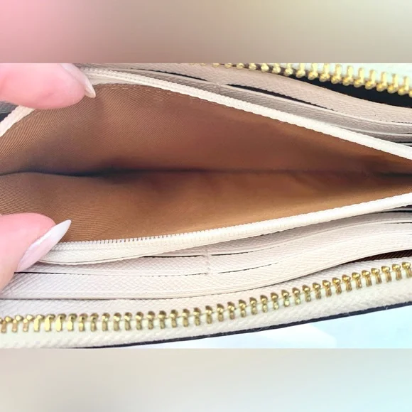 Coach Wallet - Picture 4 of 6